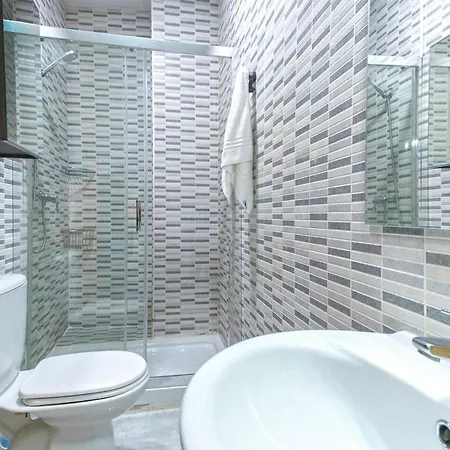 -malagasunapts- Freeparking Shared Pool Apartment
