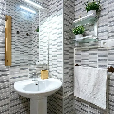 -malagasunapts- Freeparking Shared Pool Apartment Malaga