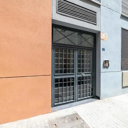 -malagasunapts- Freeparking Shared Pool Apartment *